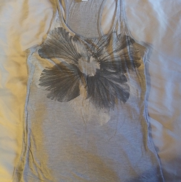 Three tank tops - Picture 7 of 9